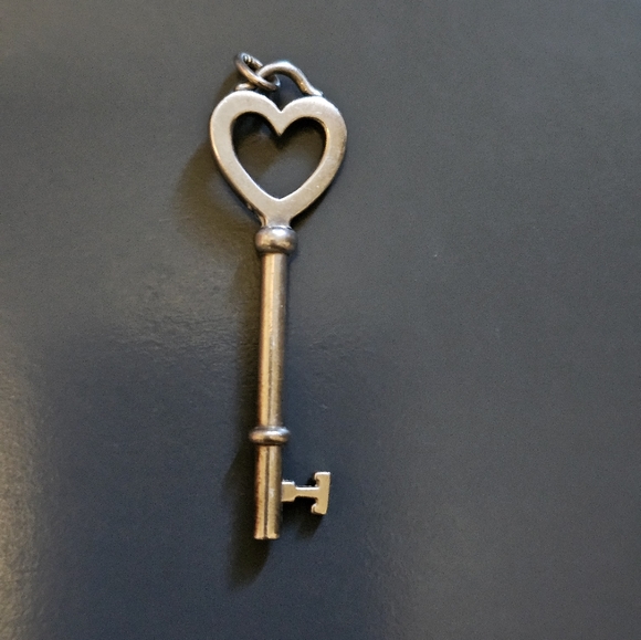 Tiffany 2inch heart key charm silver - Picture 2 of 4